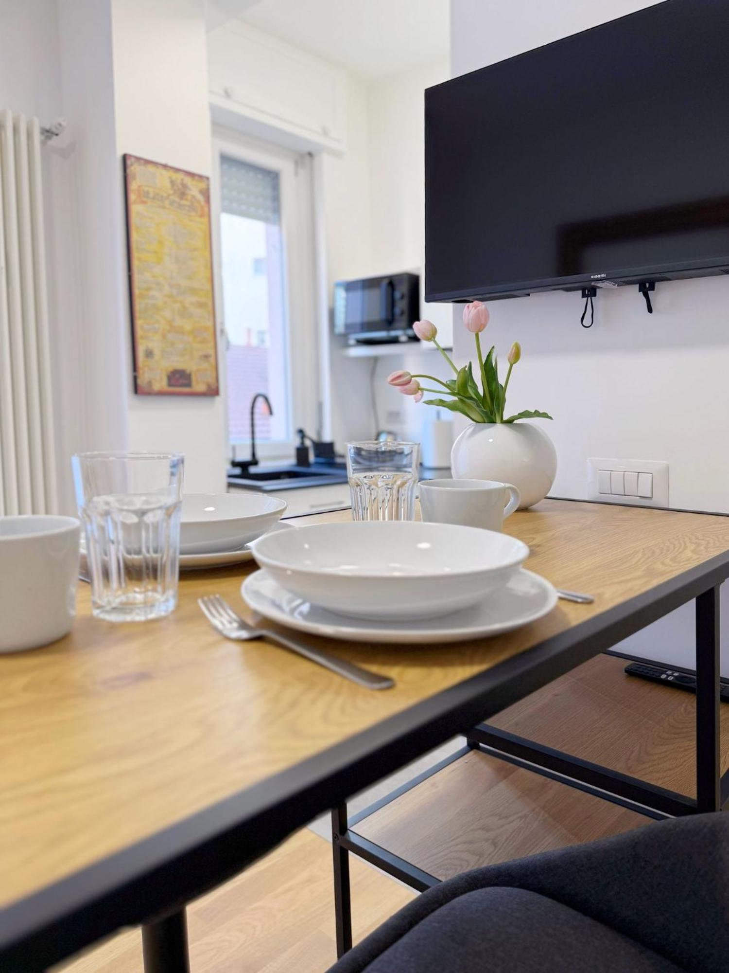 Viale Monza Ab - 2 Bedroom- 15 Min Dal Duomo Appartement *